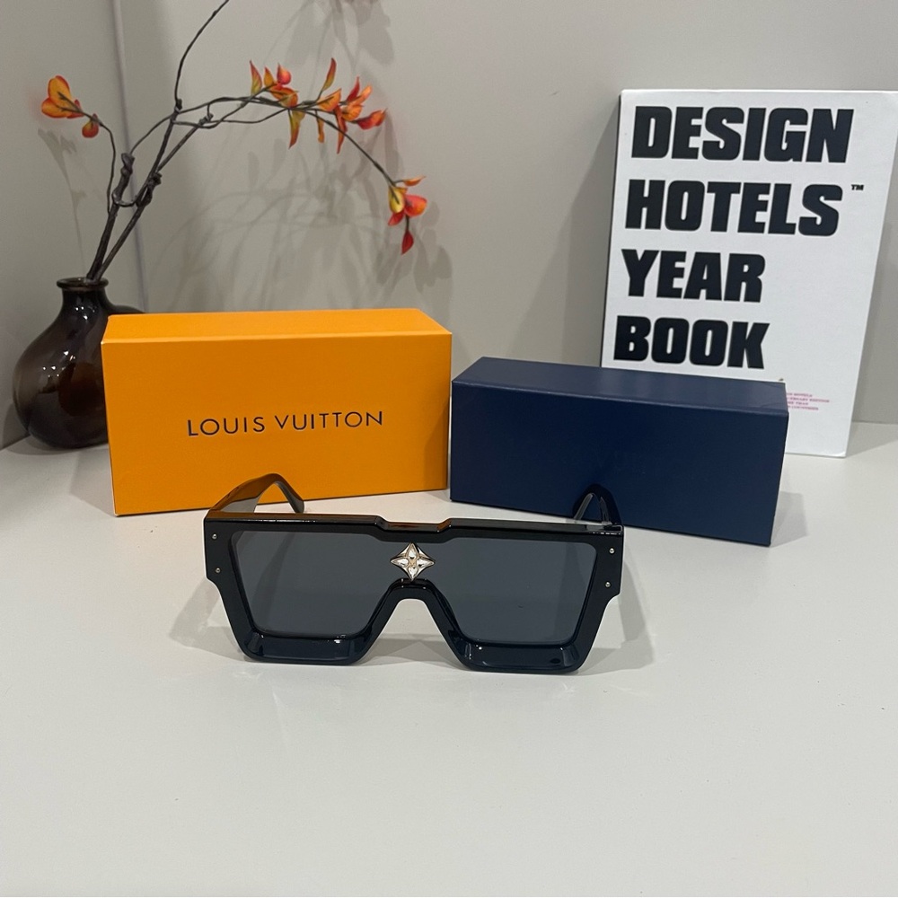 Louis Vuitton Women’s Black Sunglasses - Picture 1 of 5